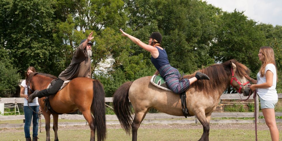 Yoga auf dem Pferd schult die körperliche Balance